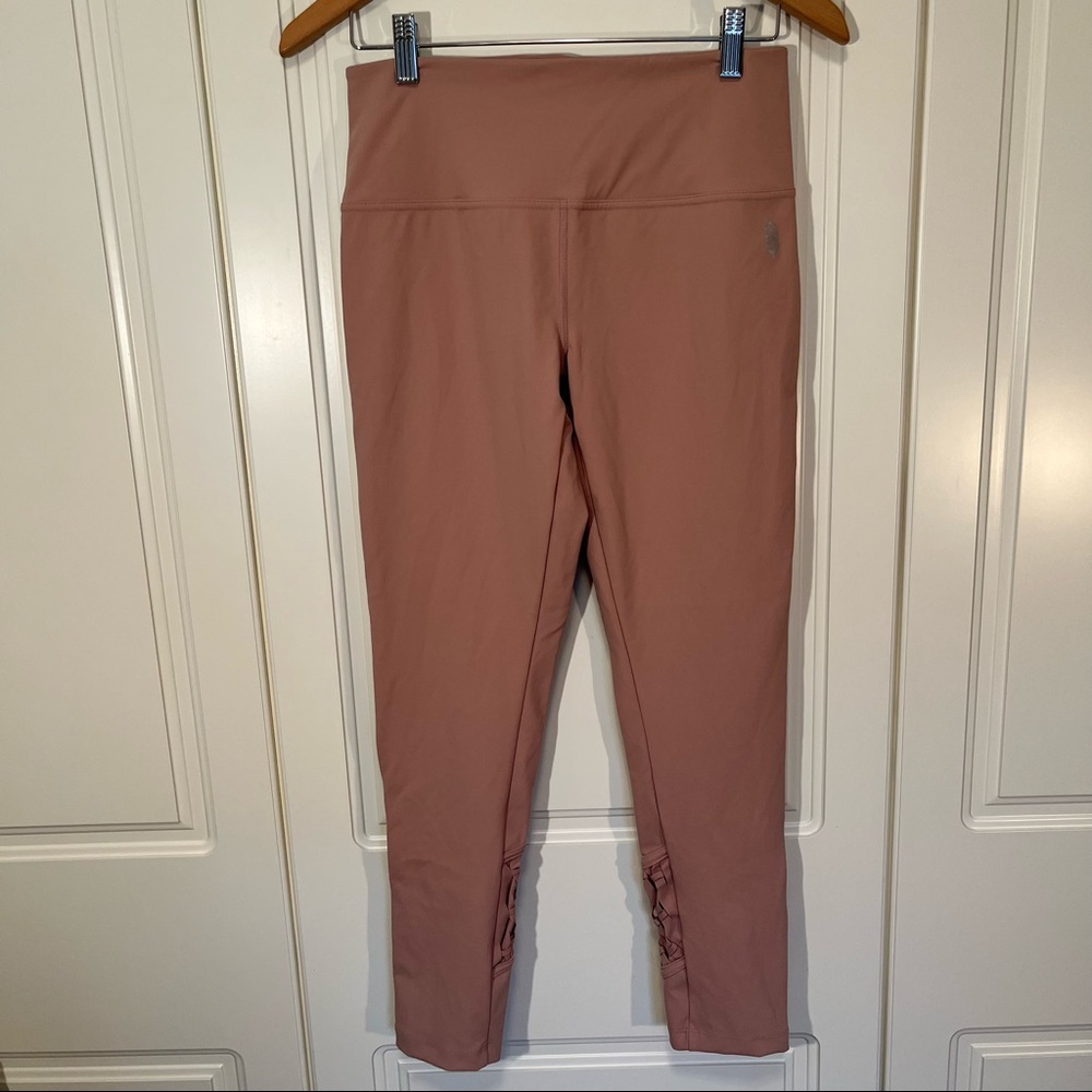 Free People Movement High-waisted 7/8 length rose leggings w decorative back Med